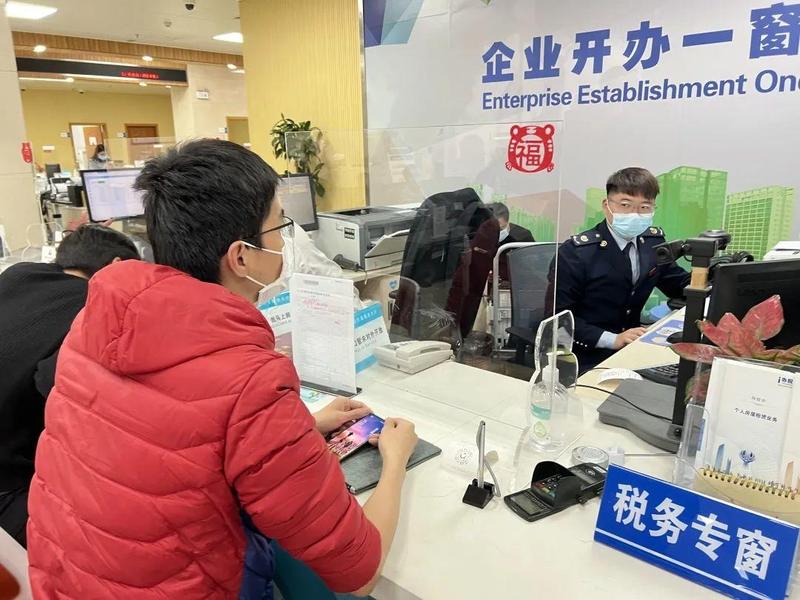 學(xué)雷鋒 齊抗疫 | 坪山稅務(wù)勇?lián)姑挂咔?，商?biāo)代理顯擔(dān)當(dāng)